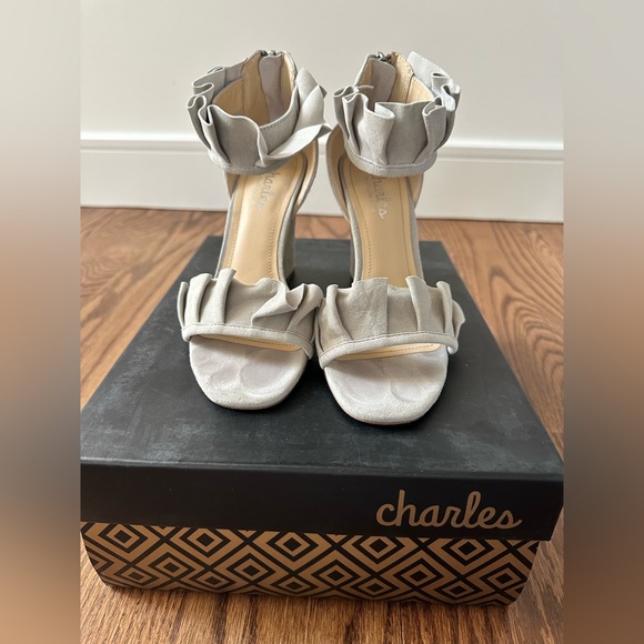 Charles by Charles David ruffle gray sandals size 7 - Picture 4 of 9